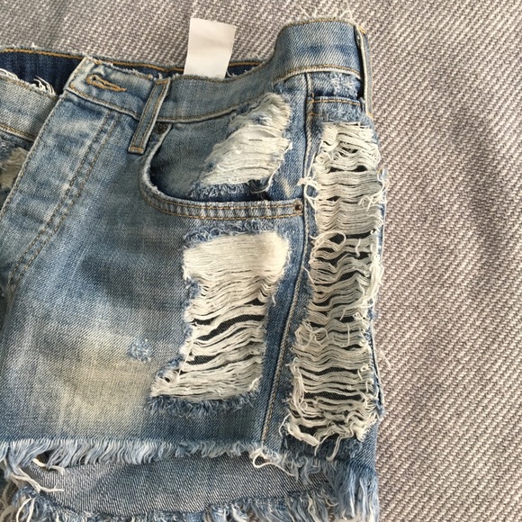 LF • Shredded Denim Shorts - Picture 5 of 5